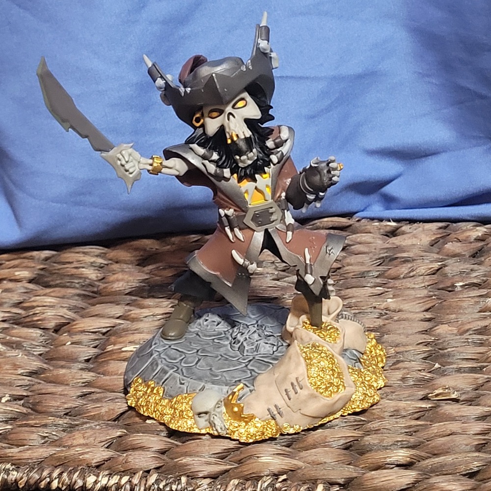 Loot Crate "Sea of Thieves" "Captain" Skeleton Pirate Figure‎ 2018 Microsoft